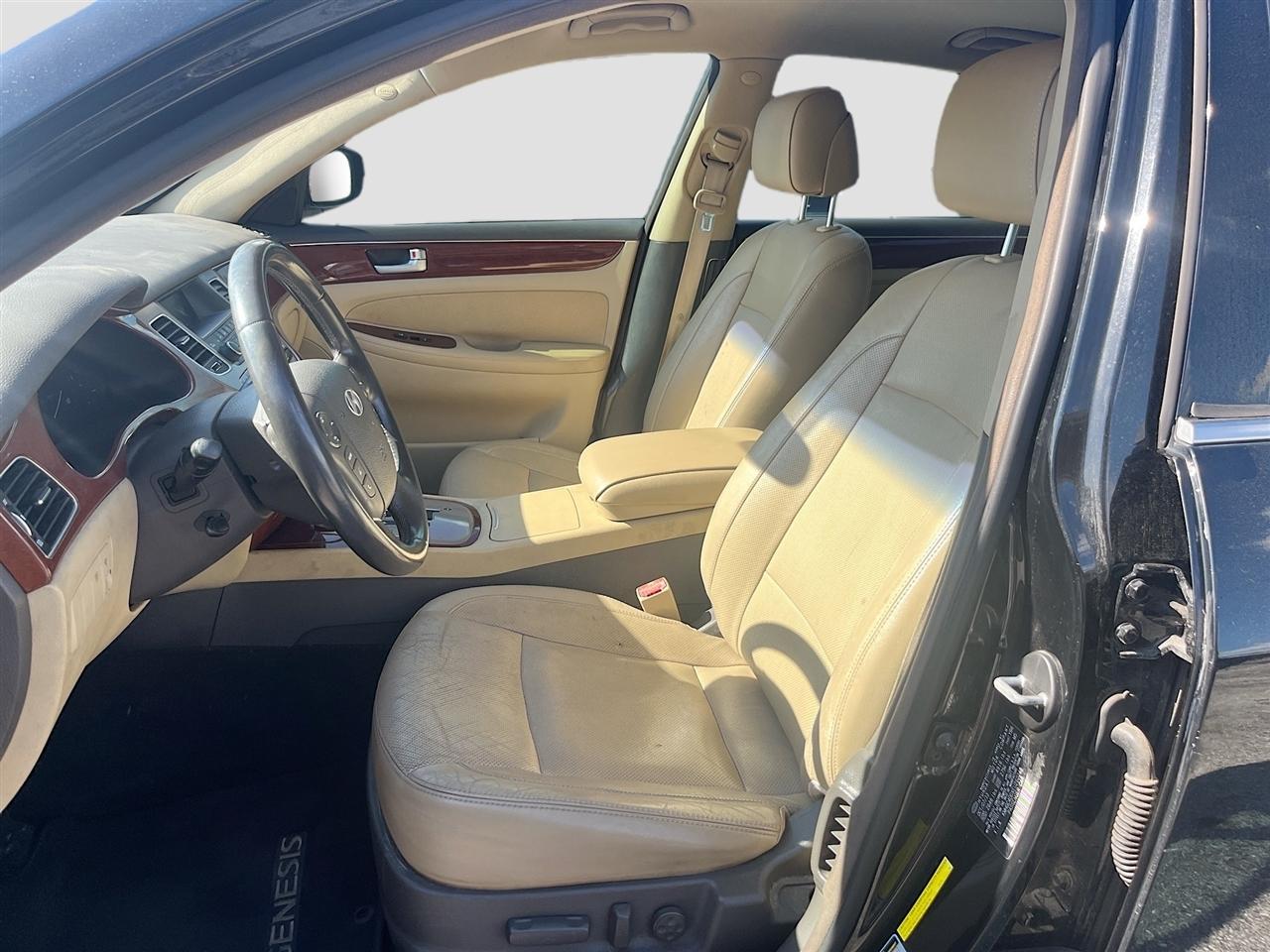 Hyundai Genesis 4dr Sdn V6 3.8L 2014