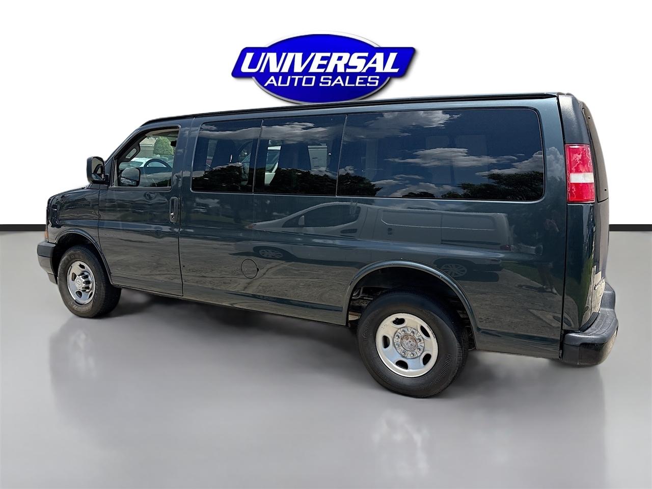 Chevrolet Express Passenger RWD 2500 135" LS 2017