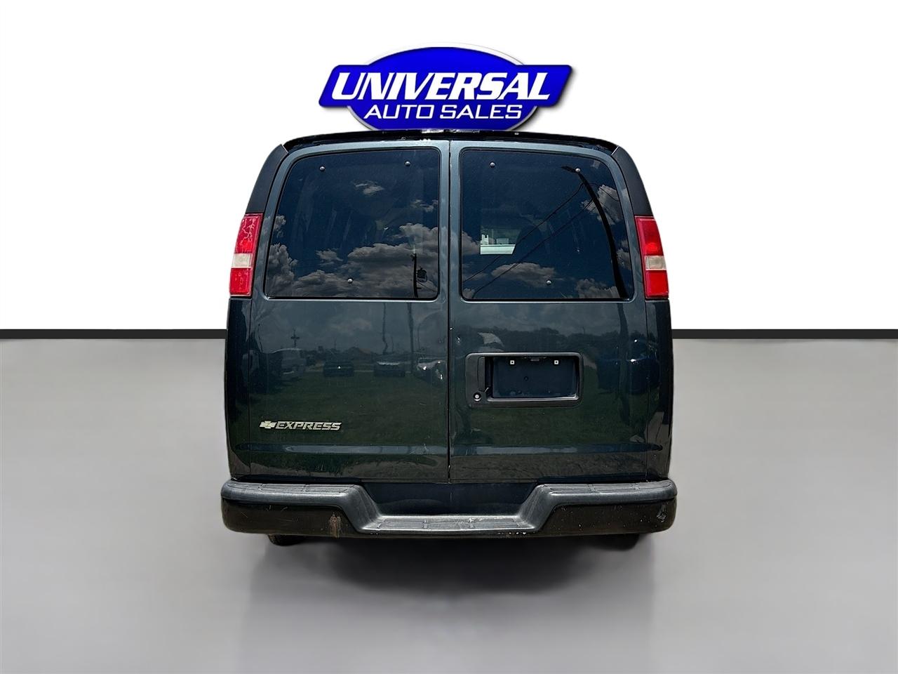 Chevrolet Express Passenger RWD 2500 135" LS 2017