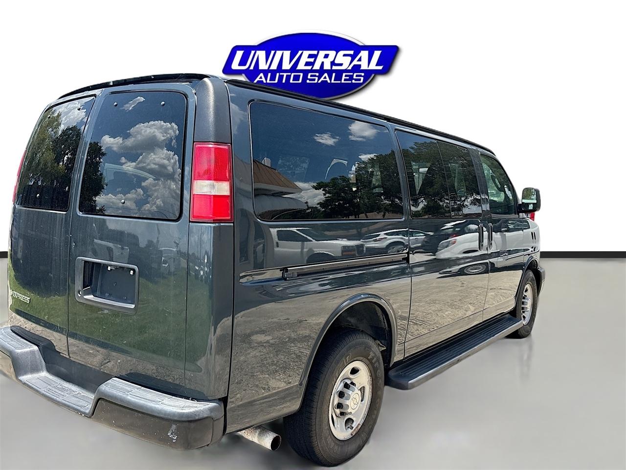 Chevrolet Express Passenger RWD 2500 135" LS 2017