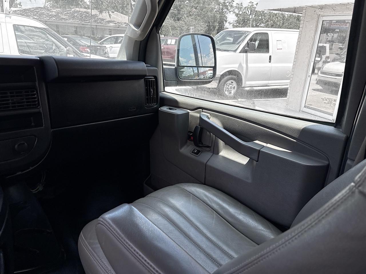 Chevrolet Express Passenger RWD 2500 135" LS 2017