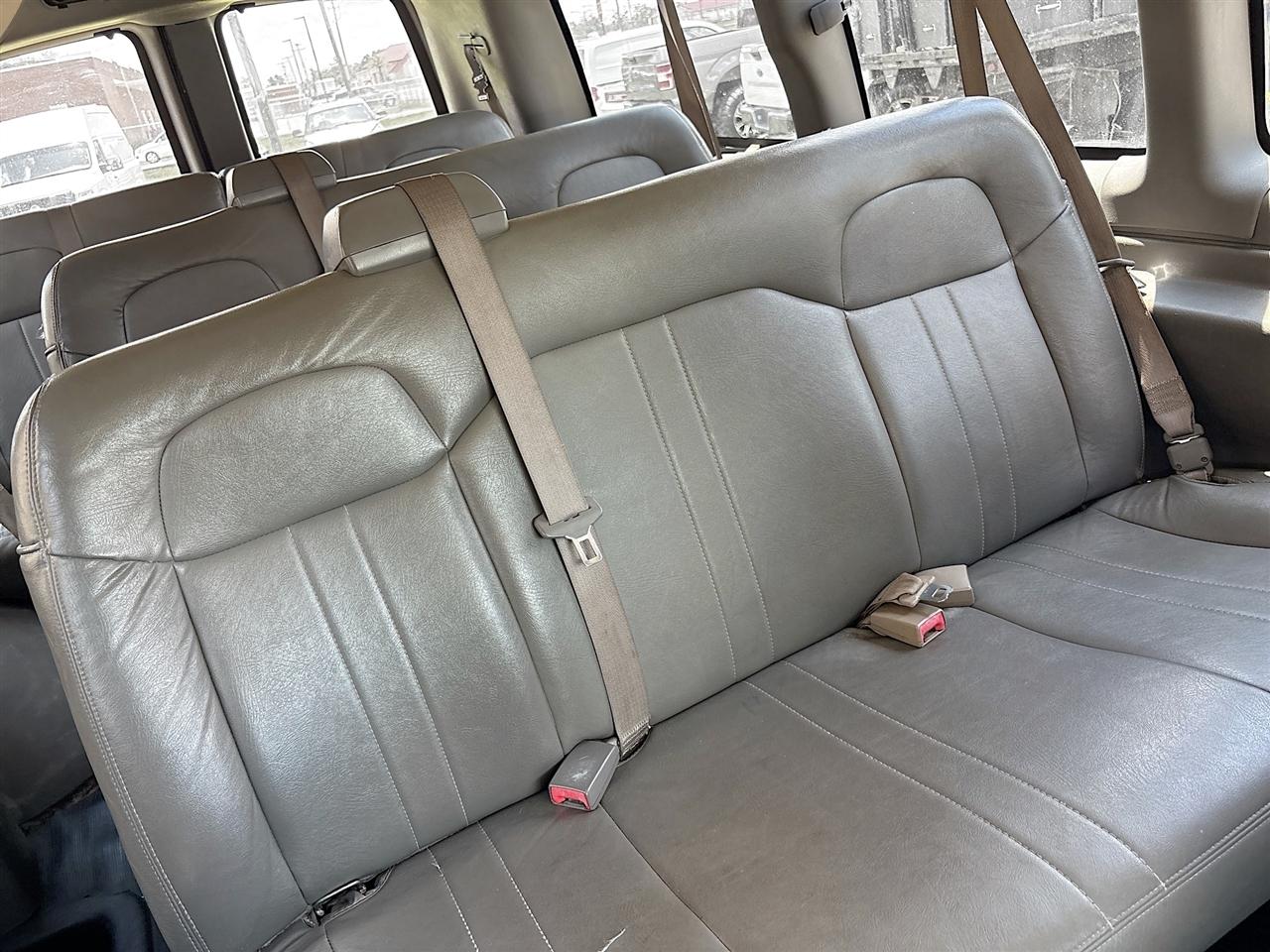 Chevrolet Express Passenger RWD 2500 135" LS 2017