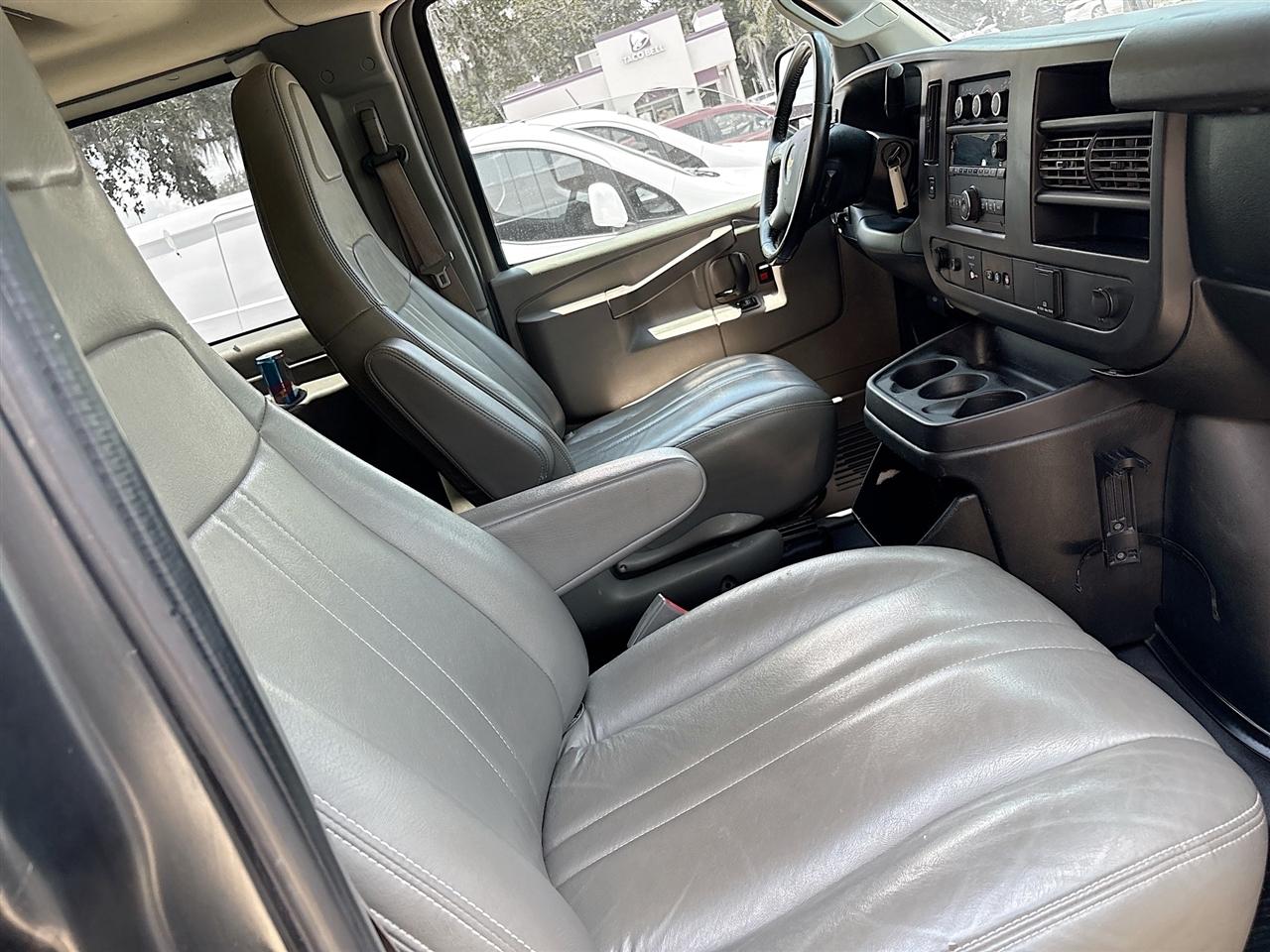 Chevrolet Express Passenger RWD 2500 135" LS 2017