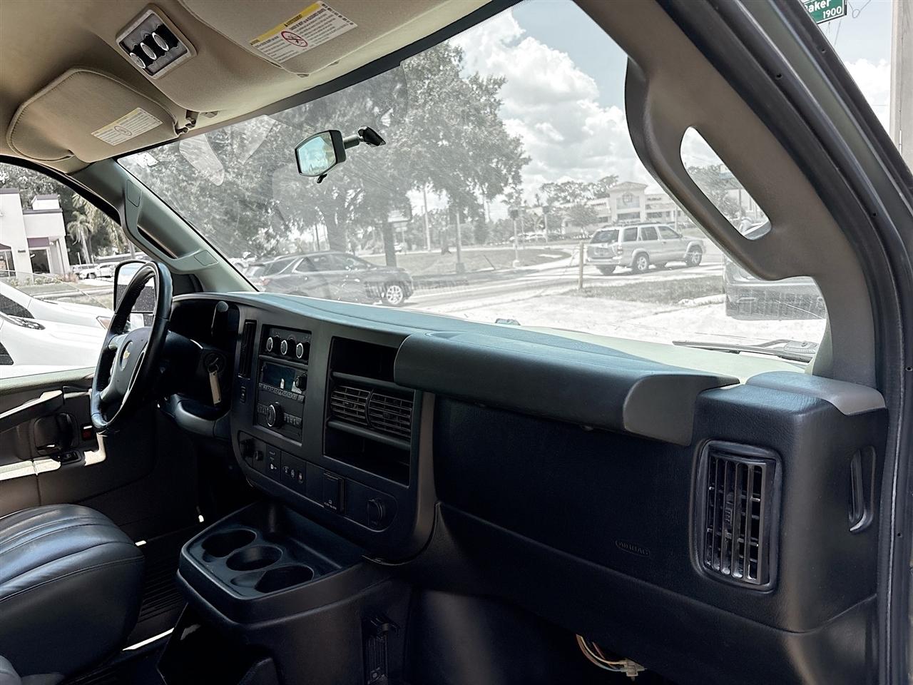 Chevrolet Express Passenger RWD 2500 135" LS 2017