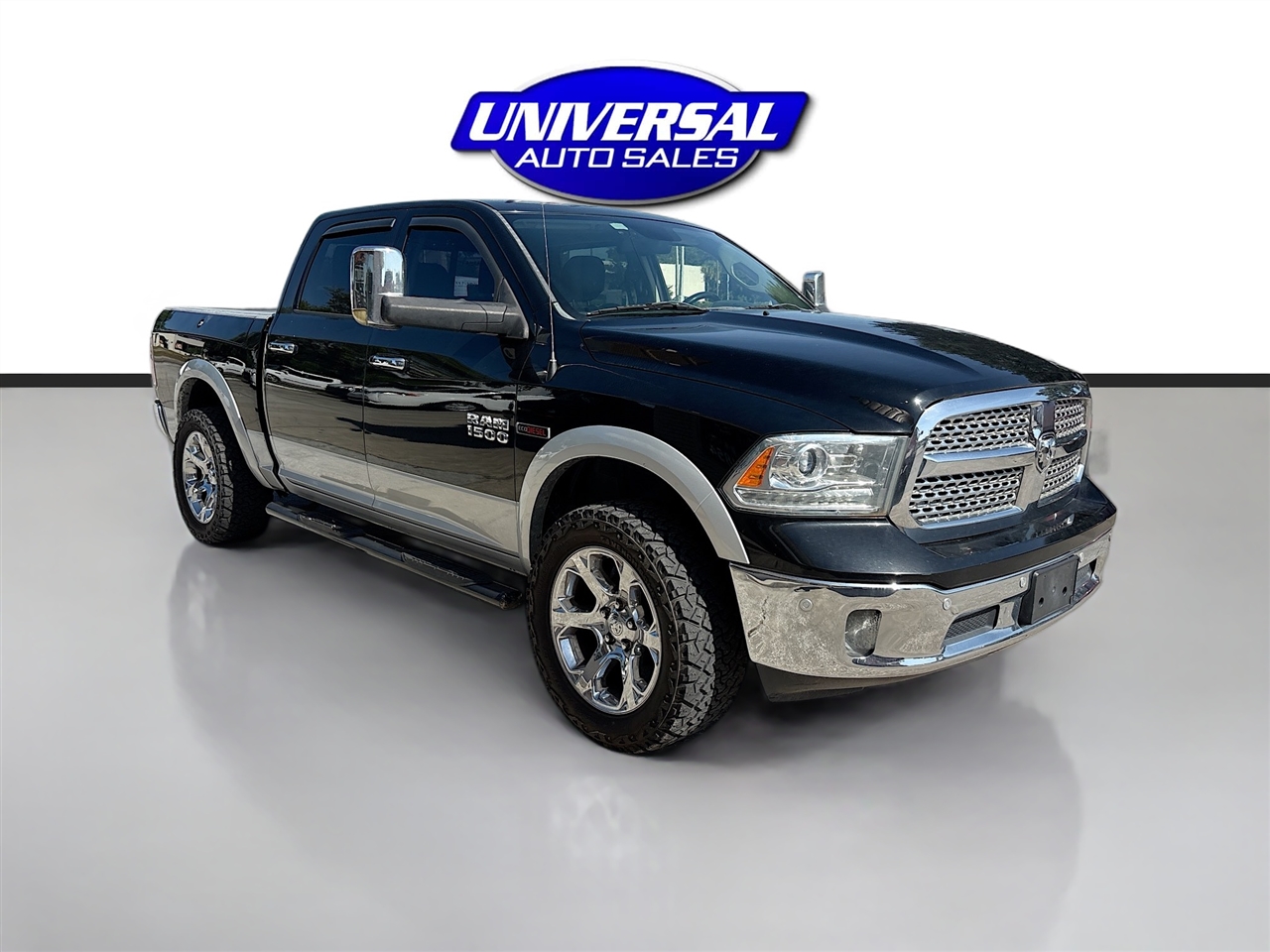 2015 RAM 1500 4WD Crew Cab 140.5" Laramie