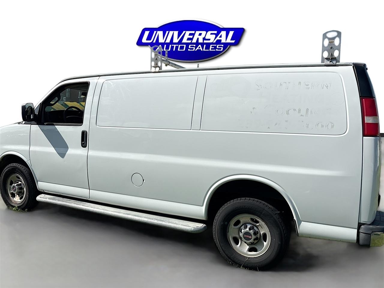 GMC Savana Cargo Van RWD 2500 135" 2017