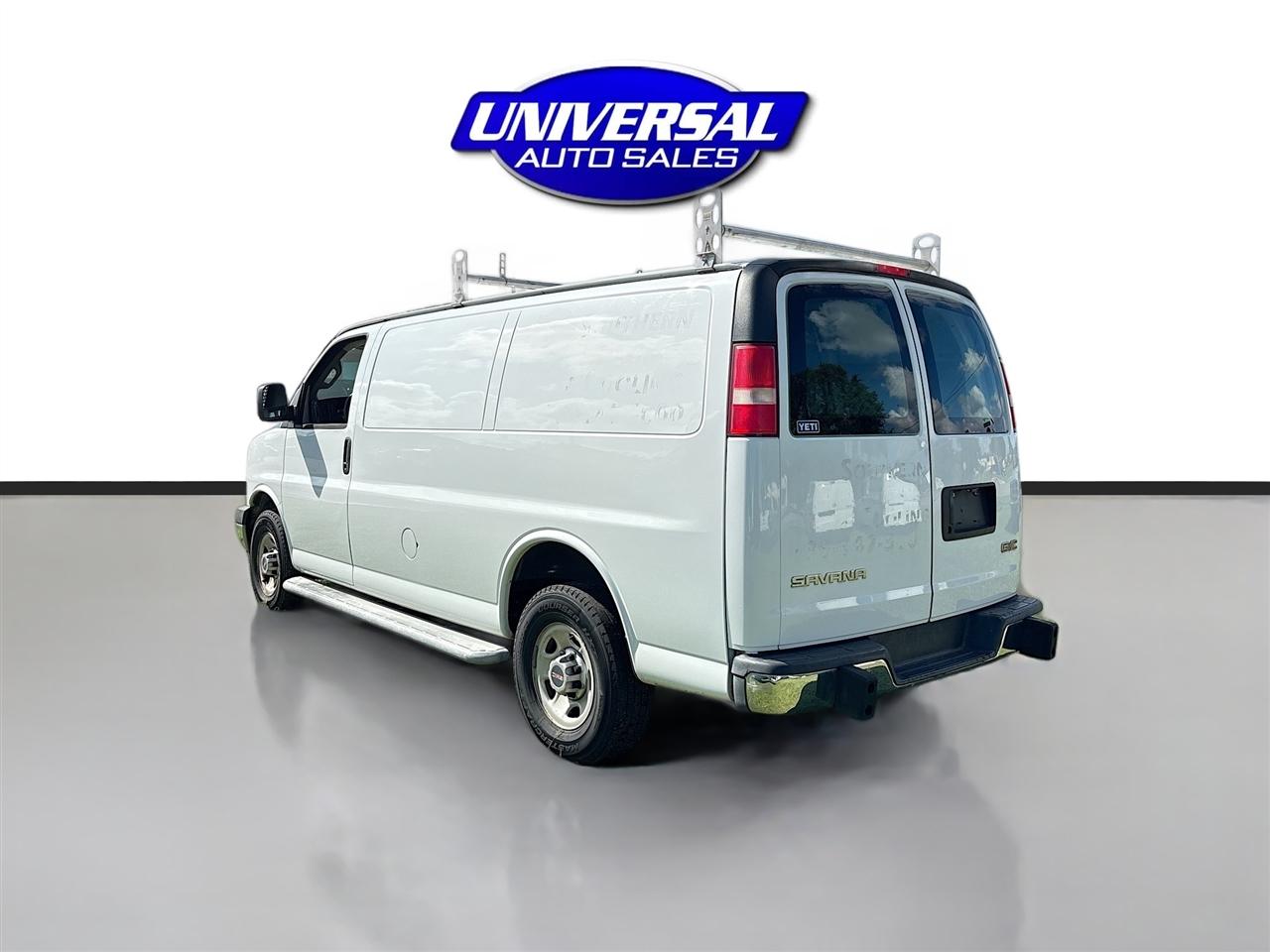 GMC Savana Cargo Van RWD 2500 135" 2017