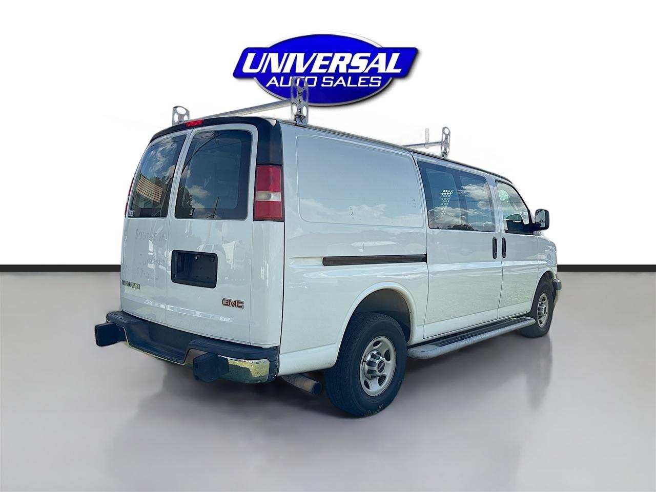 GMC Savana Cargo Van RWD 2500 135" 2017