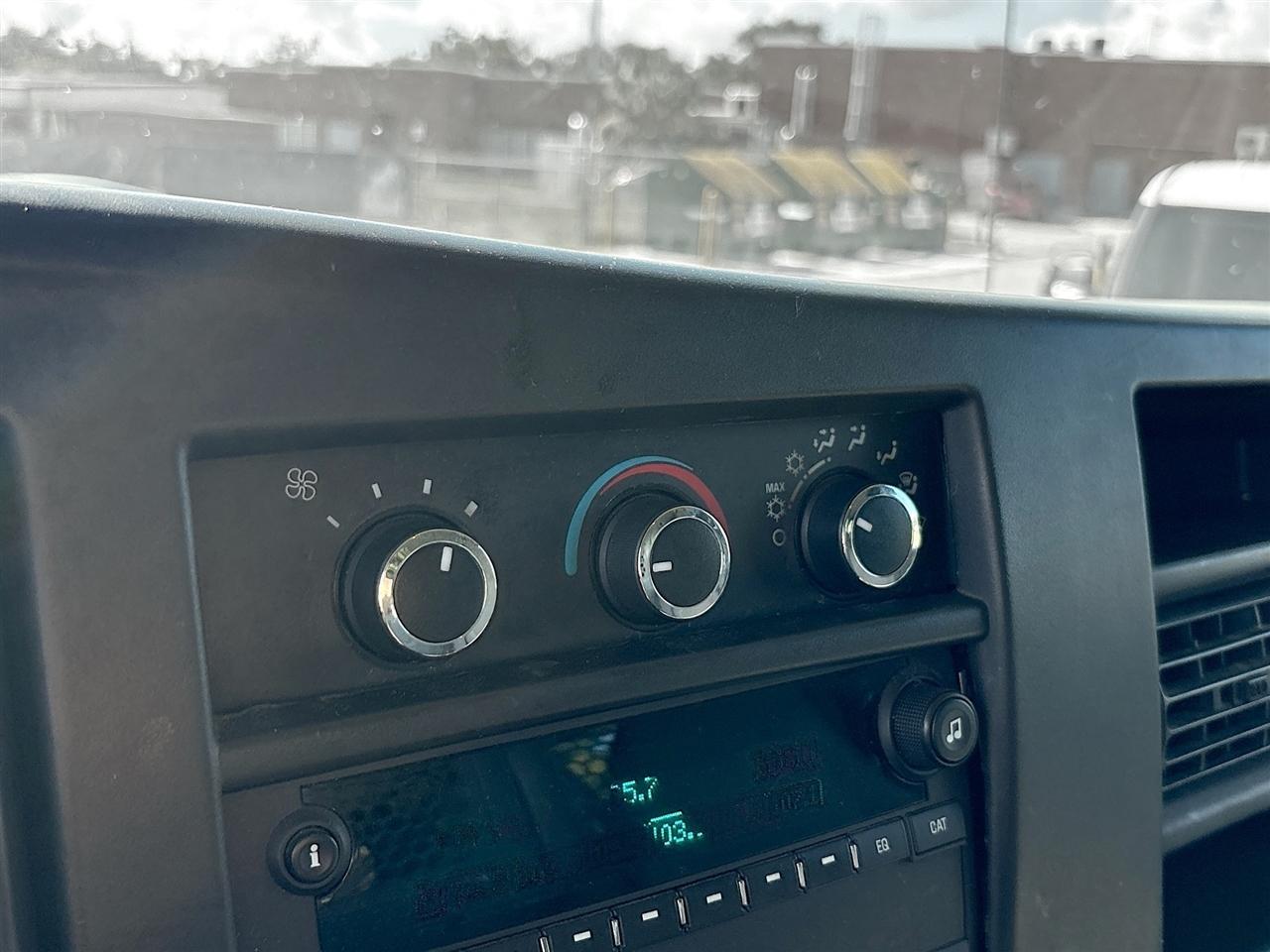 GMC Savana Cargo Van RWD 2500 135" 2017