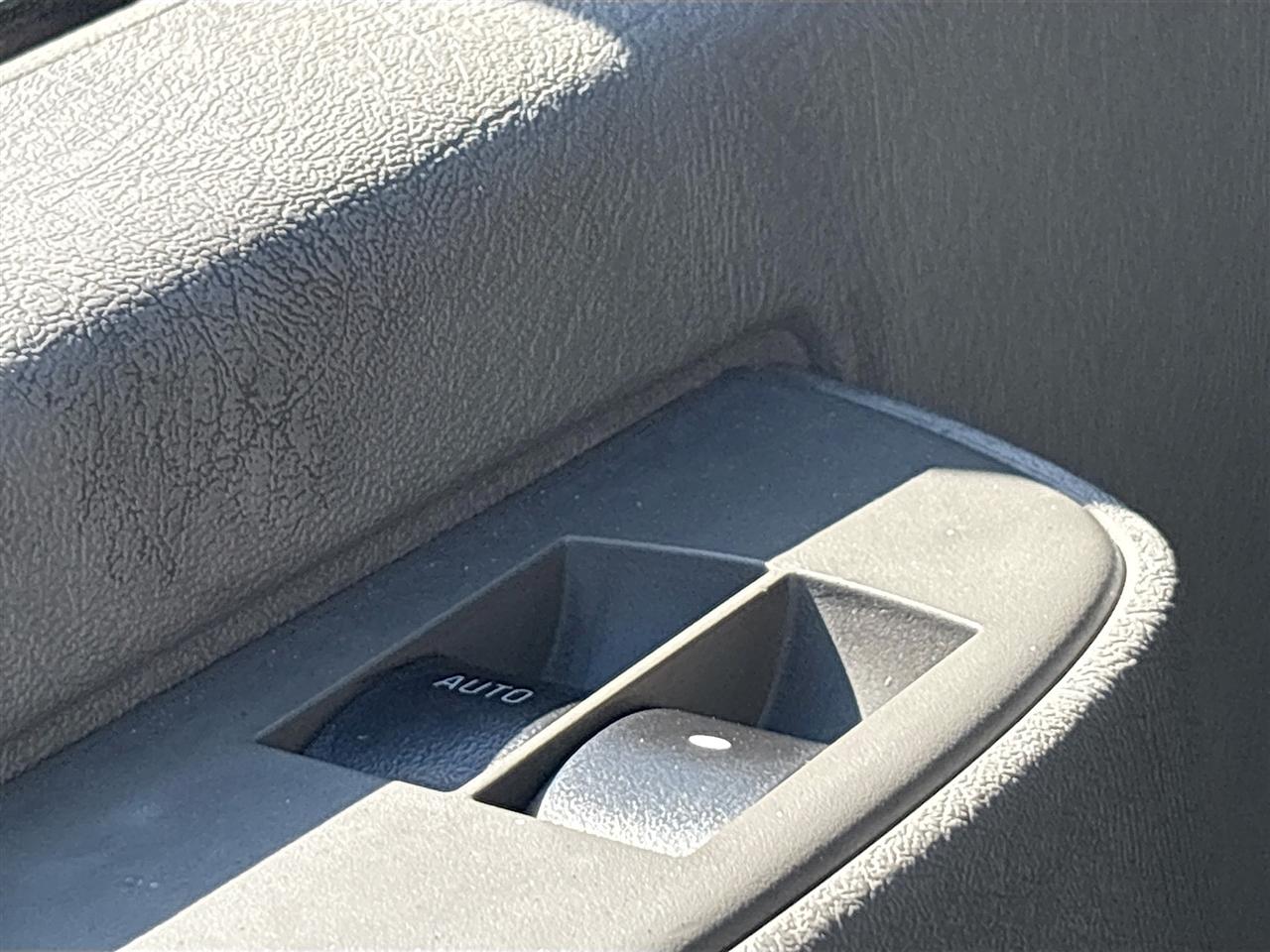 GMC Savana Cargo Van RWD 2500 135" 2017