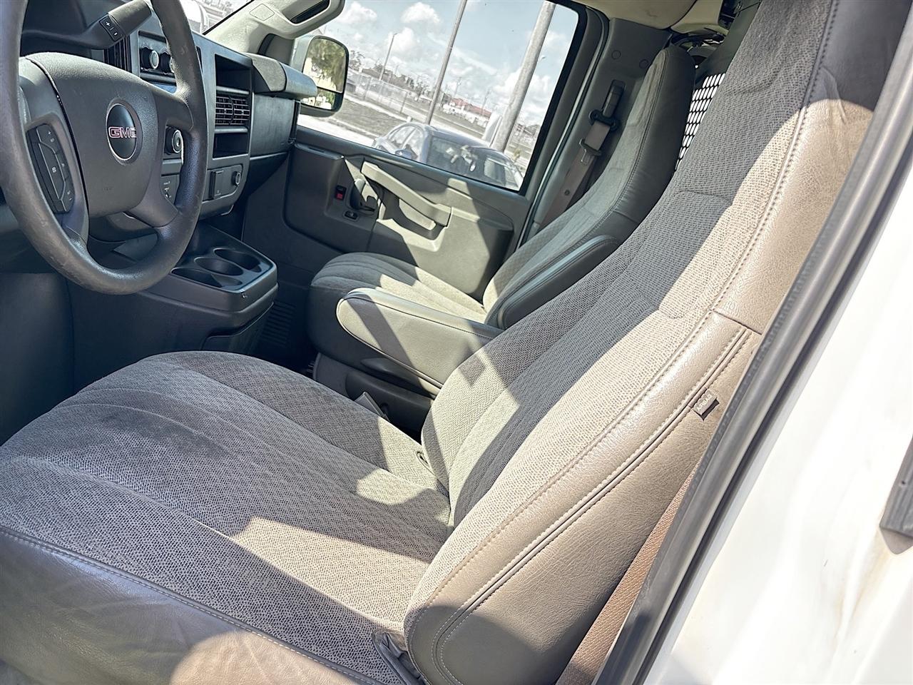 GMC Savana Cargo Van RWD 2500 135" 2017