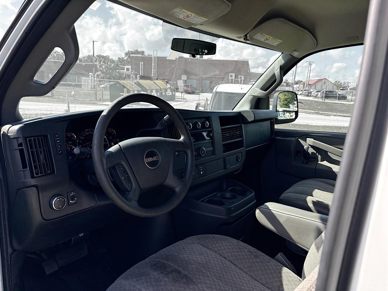 GMC Savana Cargo Van RWD 2500 135" 2017