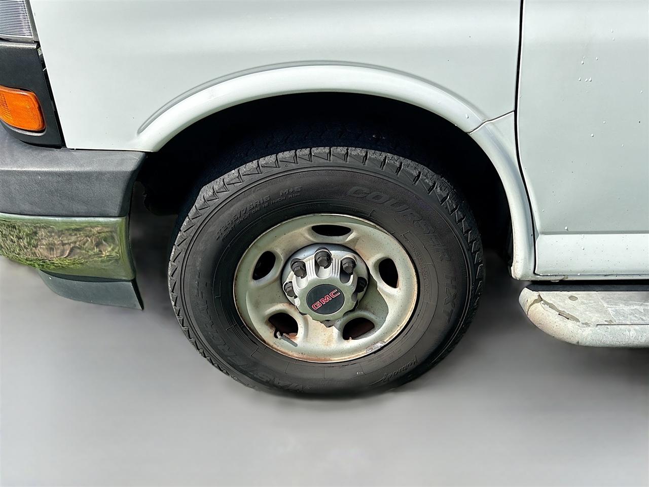 GMC Savana Cargo Van RWD 2500 135" 2017