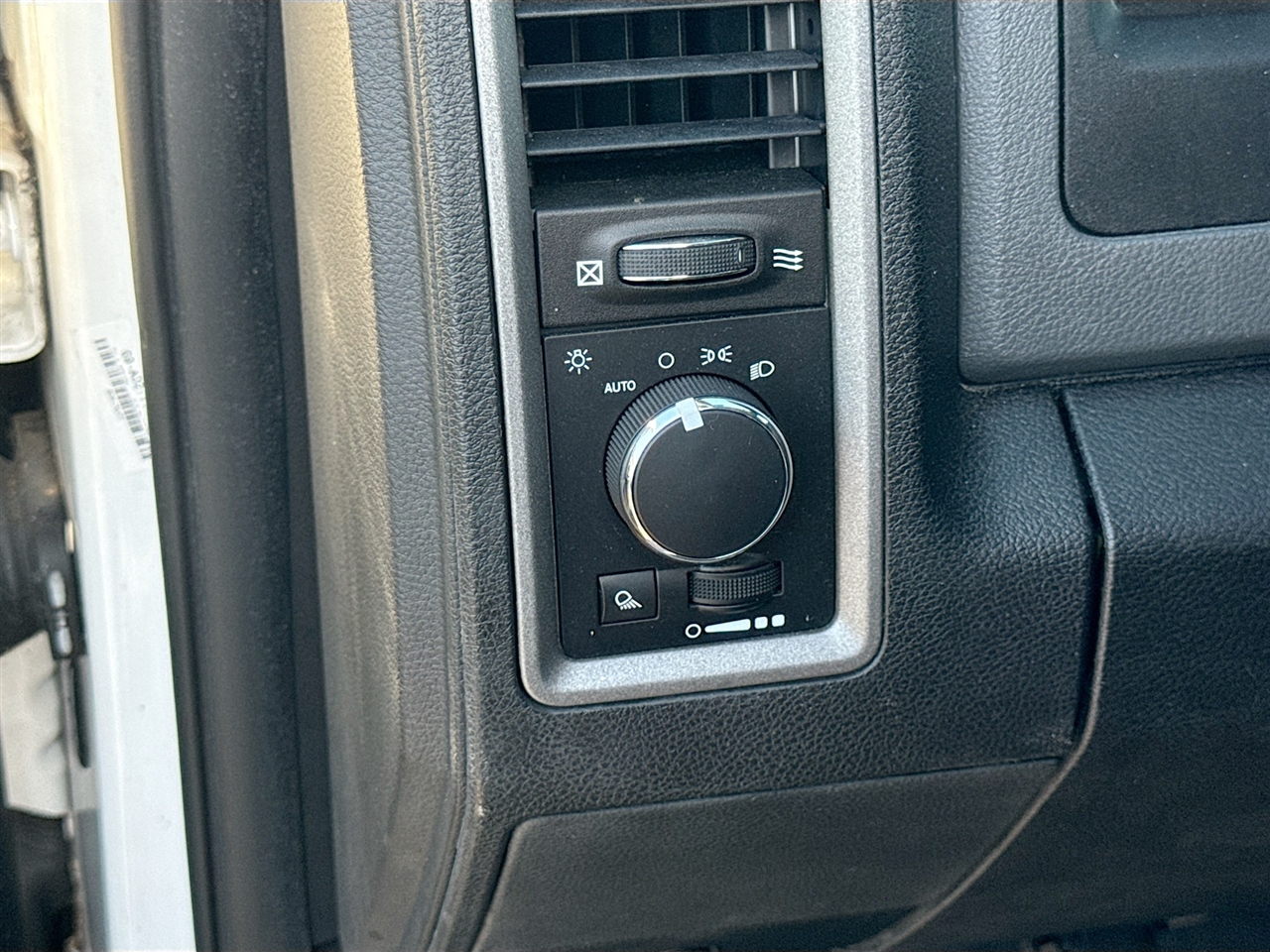 RAM 1500 4WD Crew Cab 140.5" Tradesman 2016 RAM 1500 4WD Crew Cab 140.5" Tradesman 2016