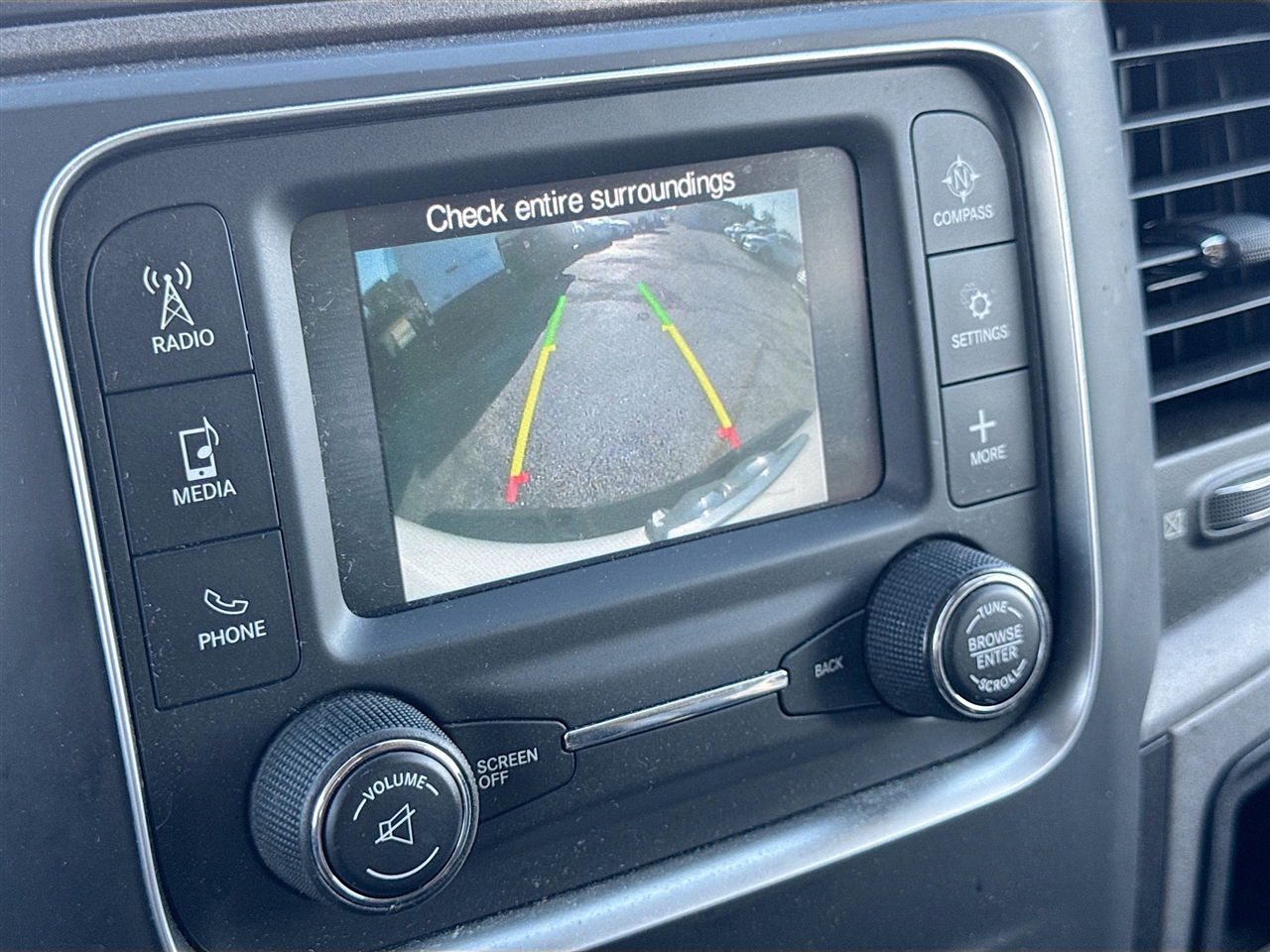 RAM 1500 4WD Crew Cab 140.5" Tradesman 2016 RAM 1500 4WD Crew Cab 140.5" Tradesman 2016