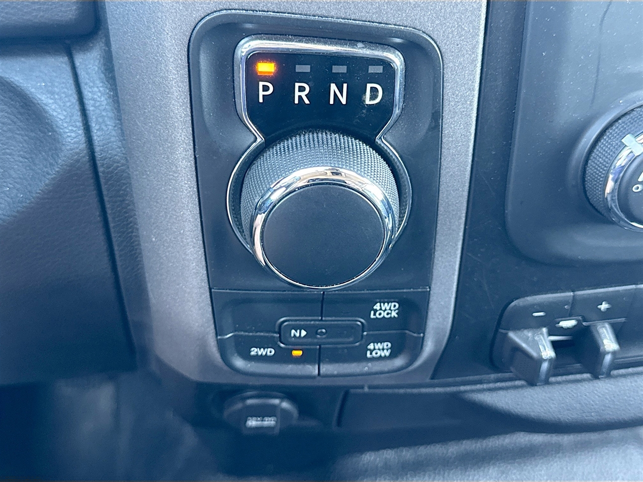 RAM 1500 4WD Crew Cab 140.5" Tradesman 2016 RAM 1500 4WD Crew Cab 140.5" Tradesman 2016