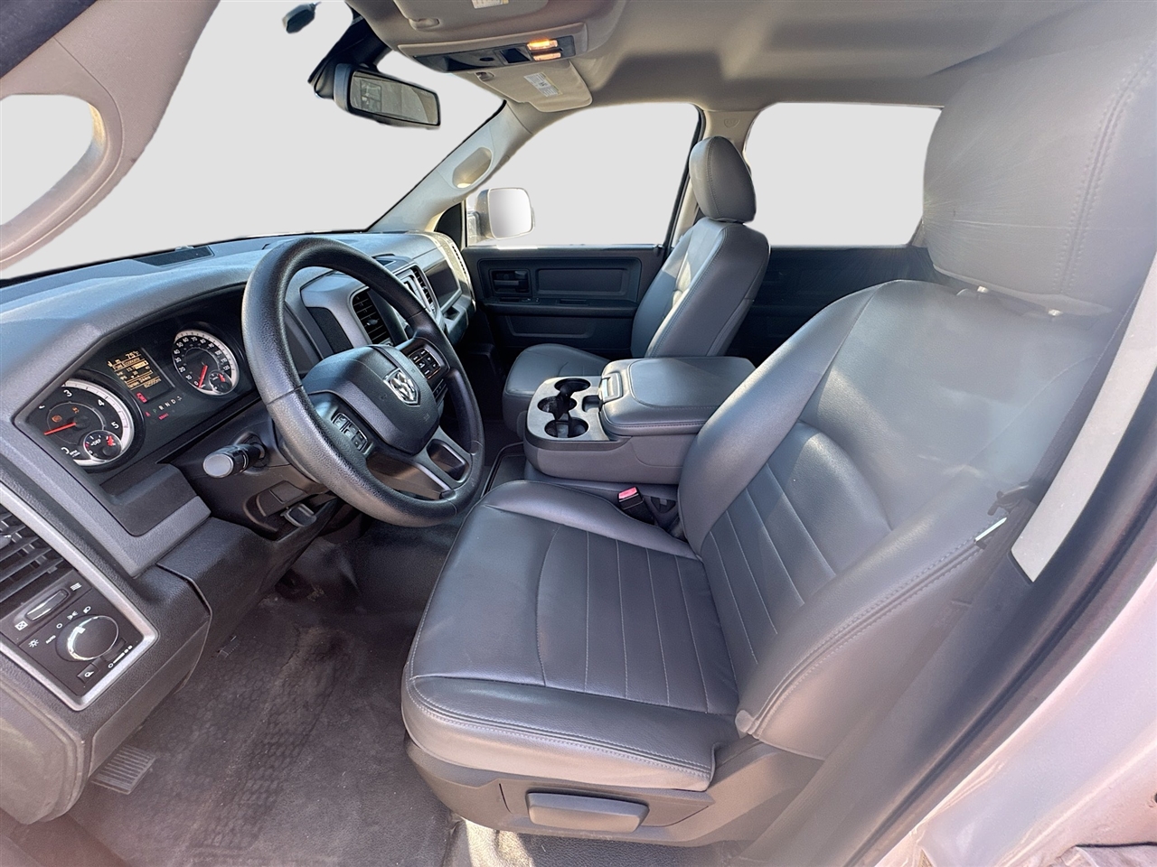 RAM 1500 4WD Crew Cab 140.5" Tradesman 2016 RAM 1500 4WD Crew Cab 140.5" Tradesman 2016