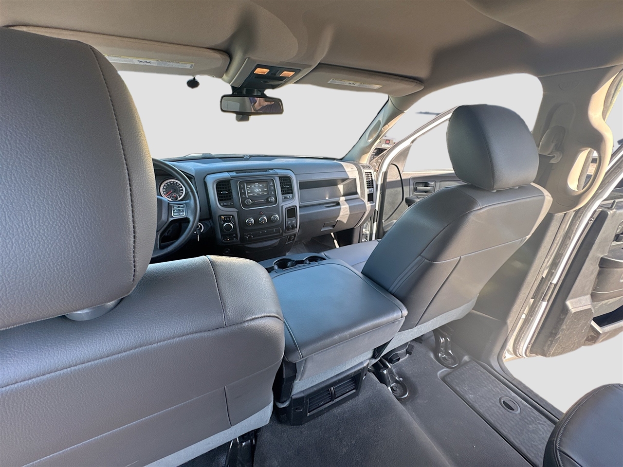 RAM 1500 4WD Crew Cab 140.5" Tradesman 2016 RAM 1500 4WD Crew Cab 140.5" Tradesman 2016