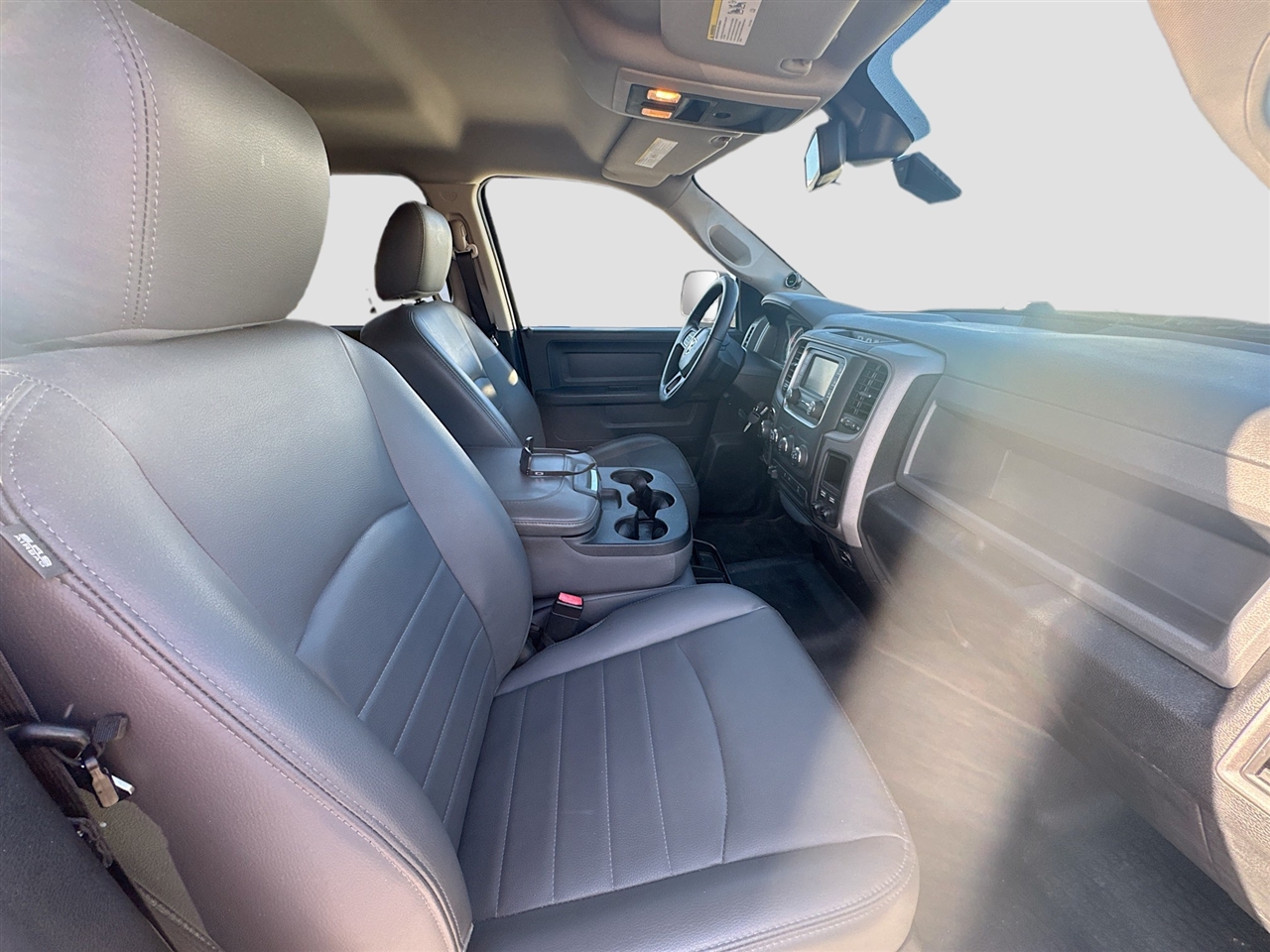 RAM 1500 4WD Crew Cab 140.5" Tradesman 2016 RAM 1500 4WD Crew Cab 140.5" Tradesman 2016