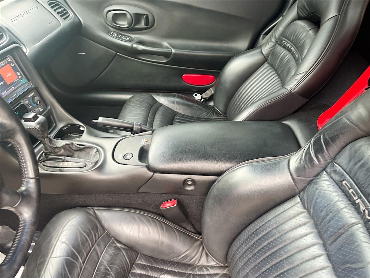 Chevrolet Corvette 2dr Convertible 2002