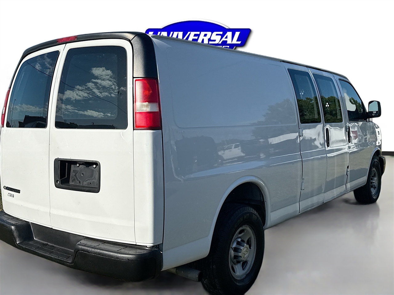 Chevrolet Express Cargo Van RWD 3500 155" 2017 Chevrolet Express Cargo Van RWD 3500 155" 2017