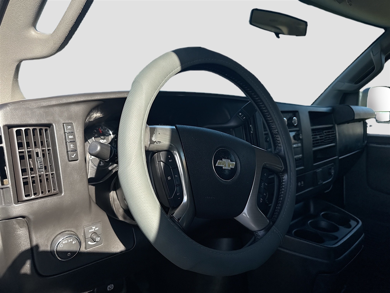 Chevrolet Express Cargo Van RWD 3500 155" 2017 Chevrolet Express Cargo Van RWD 3500 155" 2017