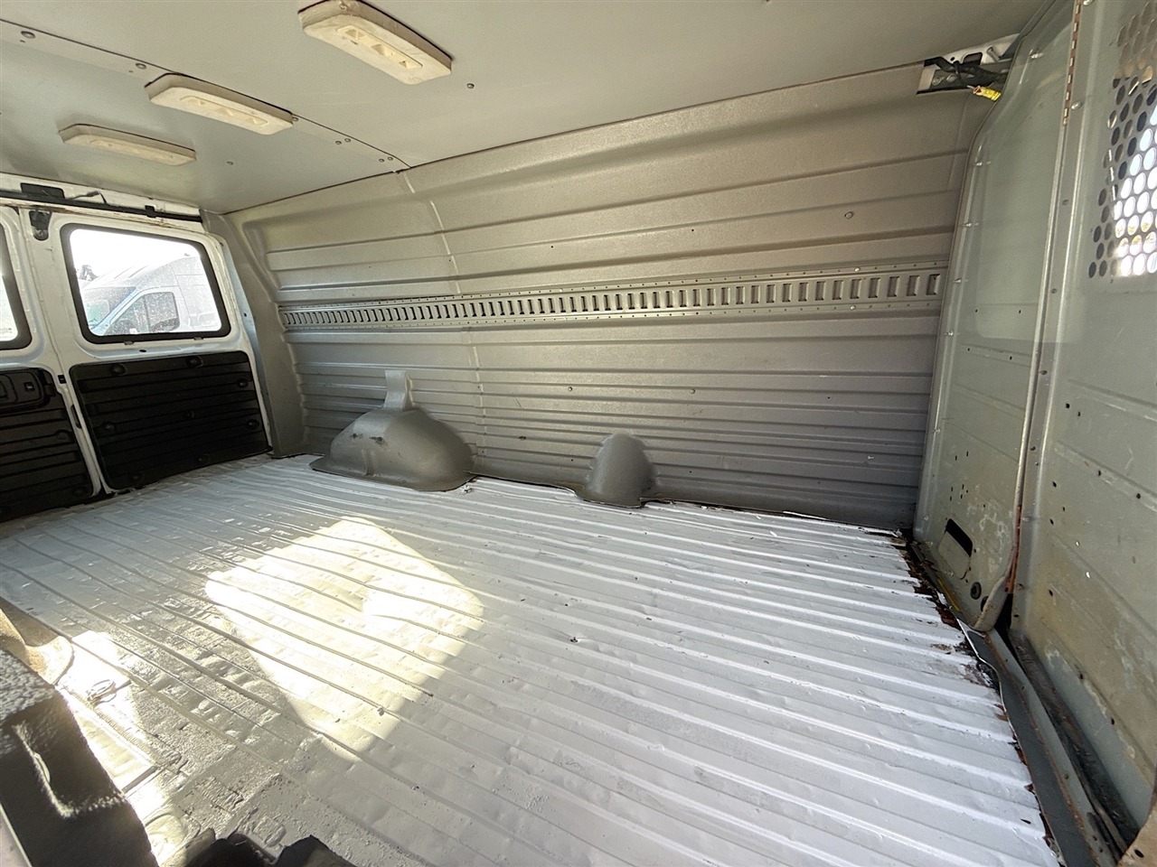 Chevrolet Express Cargo Van RWD 3500 155" 2017 Chevrolet Express Cargo Van RWD 3500 155" 2017