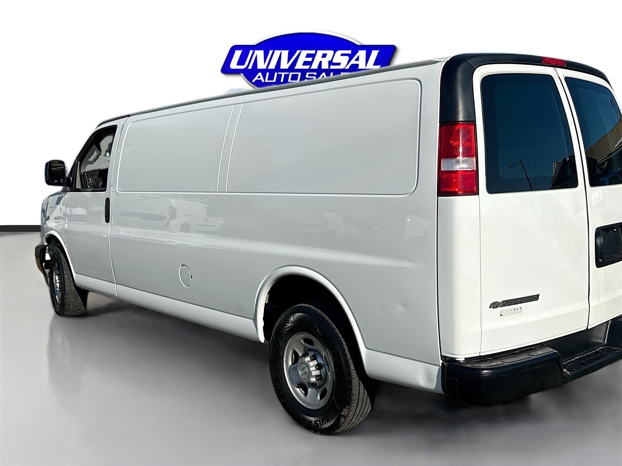 Chevrolet Express Cargo Van RWD 3500 155" 2017 Chevrolet Express Cargo Van RWD 3500 155" 2017