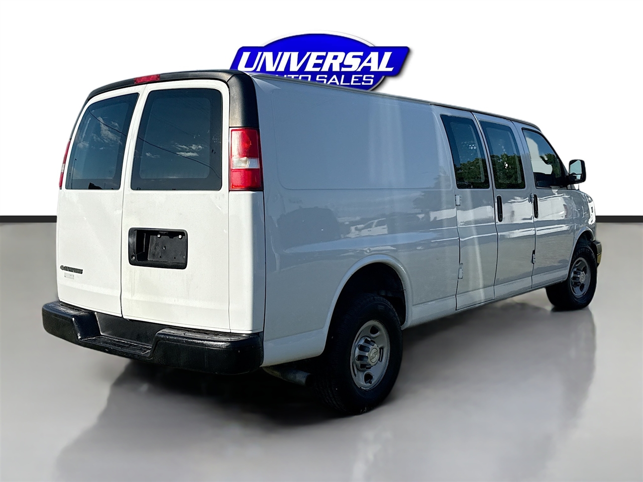 Chevrolet Express Cargo Van RWD 3500 155" 2017 Chevrolet Express Cargo Van RWD 3500 155" 2017