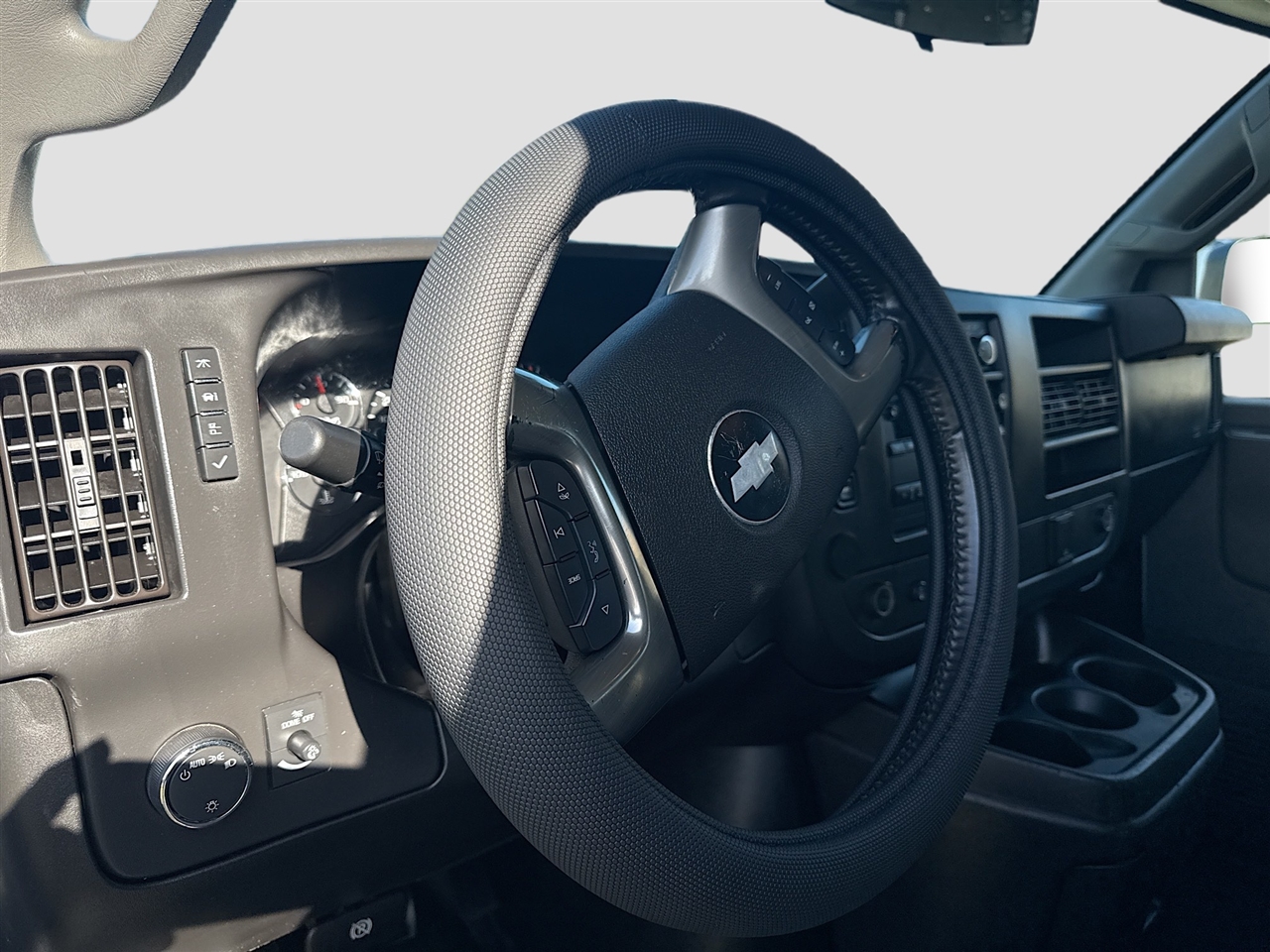 Chevrolet Express Cargo Van RWD 3500 155" 2017 Chevrolet Express Cargo Van RWD 3500 155" 2017