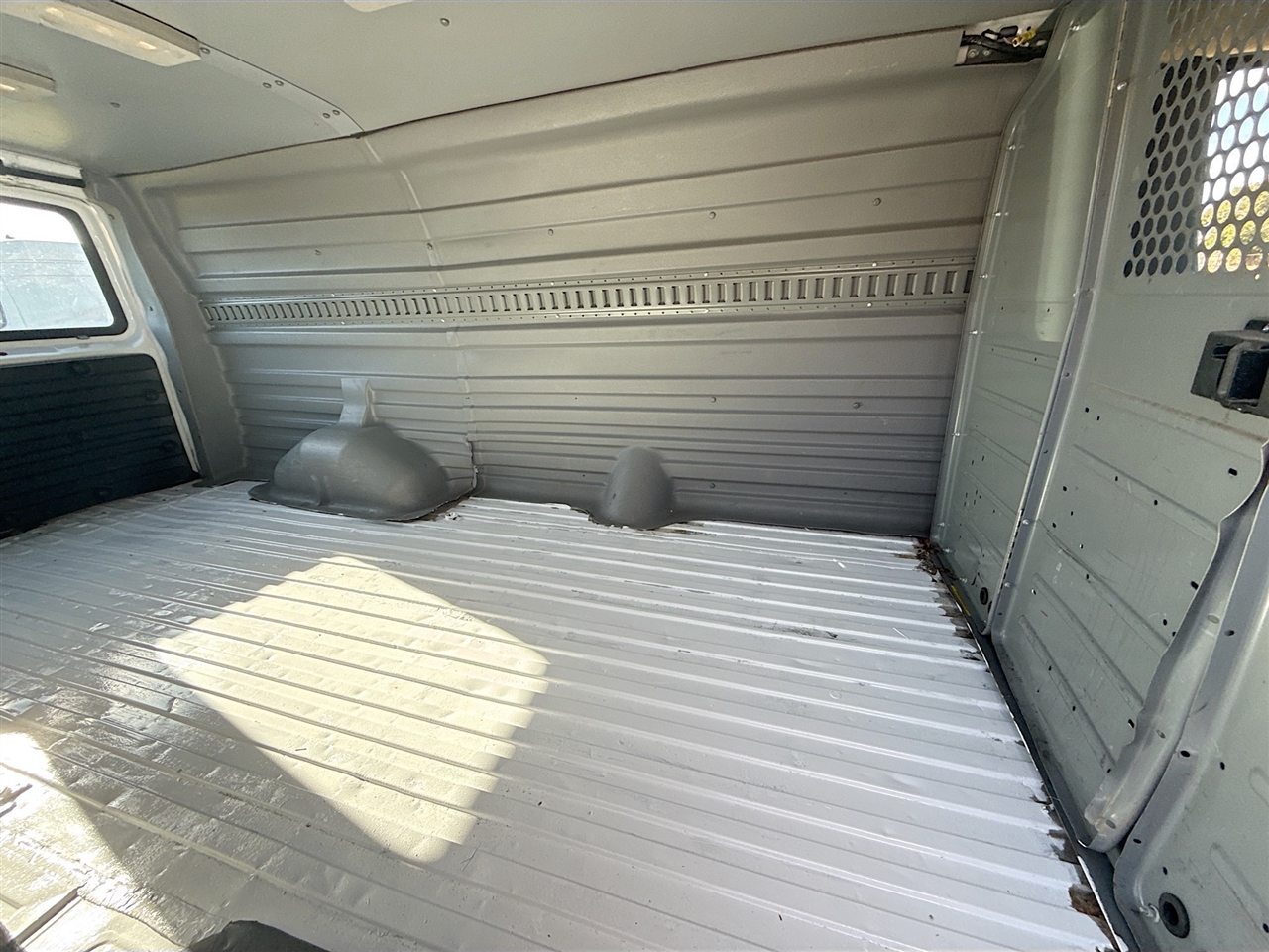 Chevrolet Express Cargo Van RWD 3500 155" 2017 Chevrolet Express Cargo Van RWD 3500 155" 2017