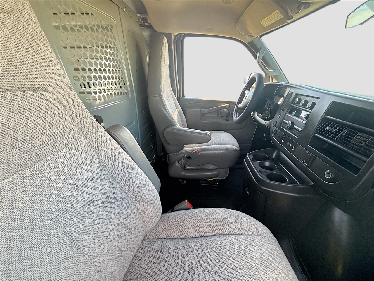 Chevrolet Express Cargo Van RWD 3500 155" 2017 Chevrolet Express Cargo Van RWD 3500 155" 2017