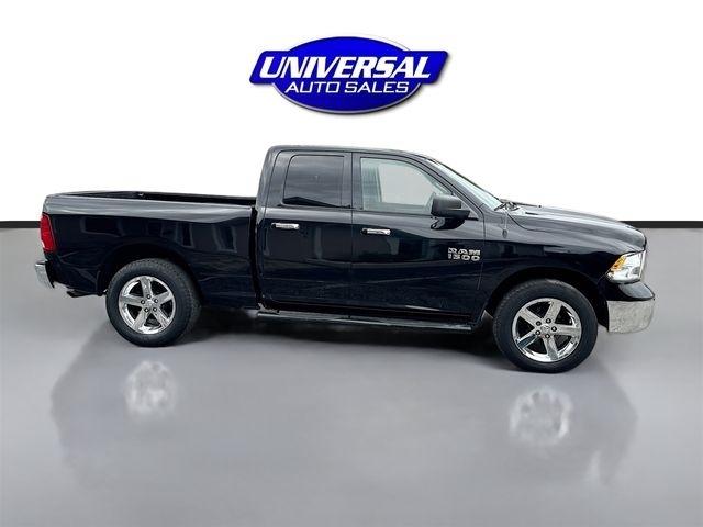 RAM 1500 4WD Quad Cab 140.5" SLT 2016