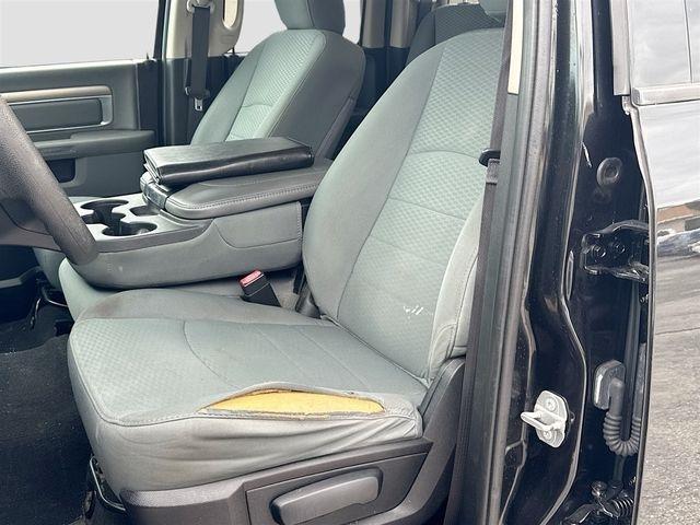 RAM 1500 4WD Quad Cab 140.5" SLT 2016