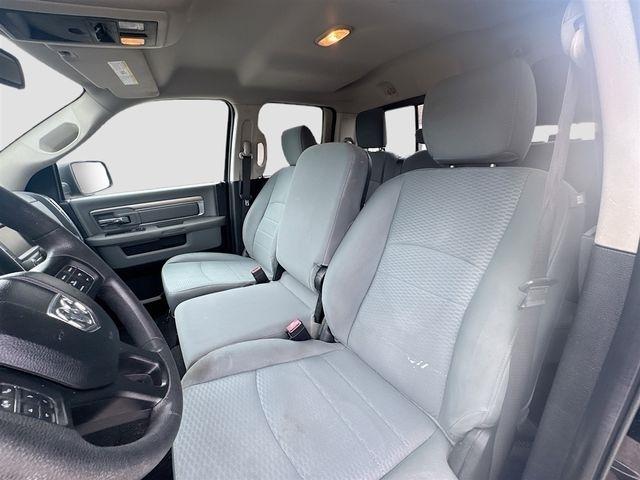 RAM 1500 4WD Quad Cab 140.5" SLT 2016