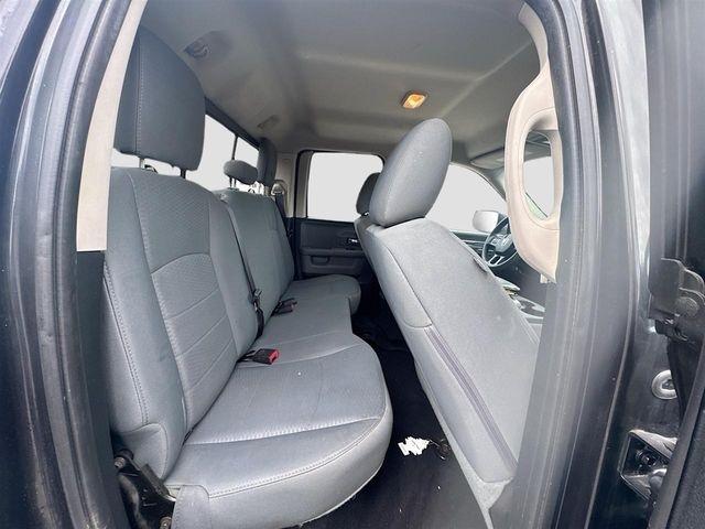 RAM 1500 4WD Quad Cab 140.5" SLT 2016