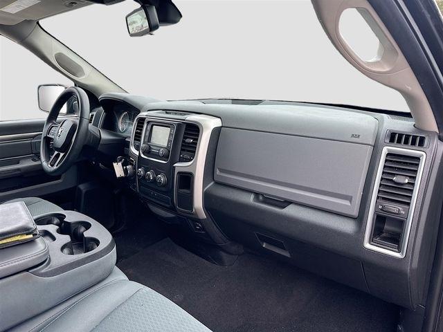 RAM 1500 4WD Quad Cab 140.5" SLT 2016