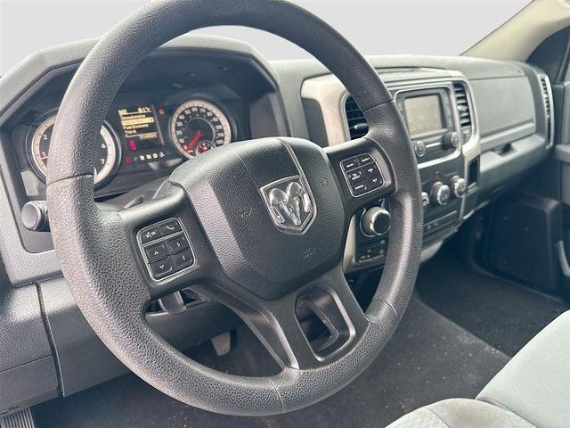 RAM 1500 4WD Quad Cab 140.5" SLT 2016