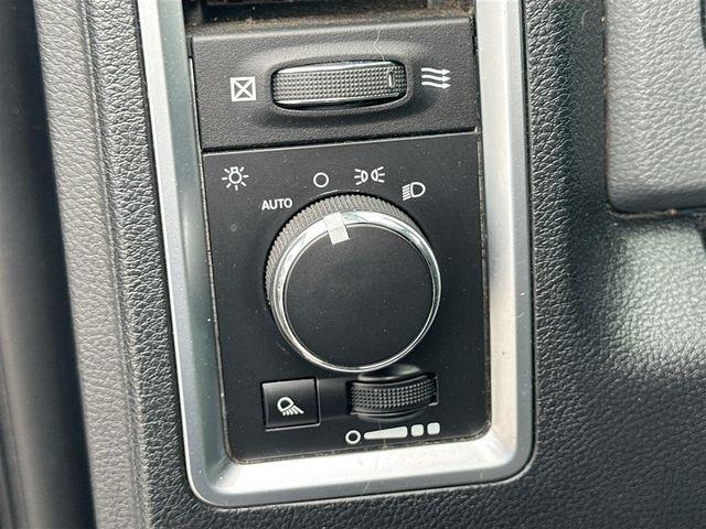 RAM 1500 4WD Quad Cab 140.5" SLT 2016