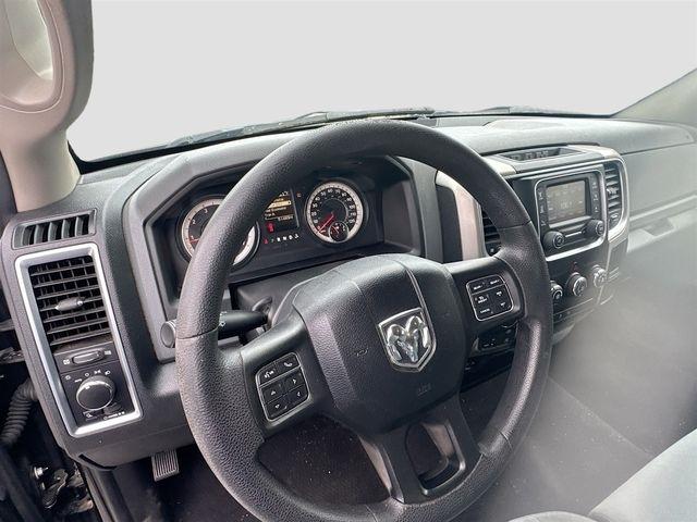 RAM 1500 4WD Quad Cab 140.5" SLT 2016