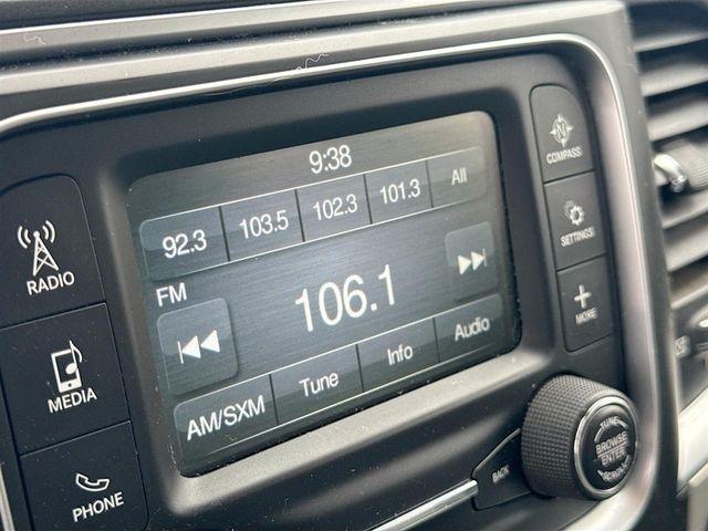 RAM 1500 4WD Quad Cab 140.5" SLT 2016