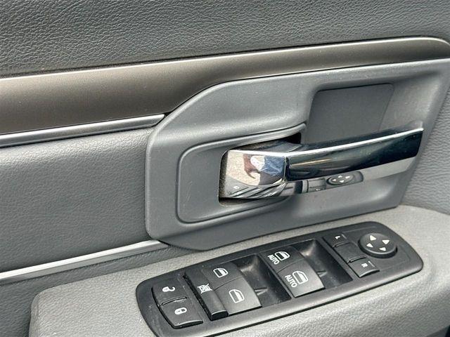 RAM 1500 4WD Quad Cab 140.5" SLT 2016