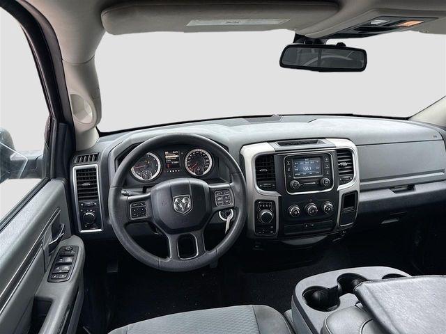 RAM 1500 4WD Quad Cab 140.5" SLT 2016