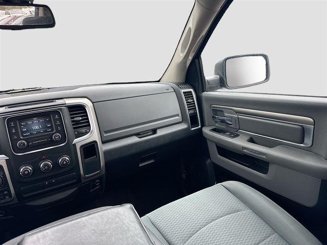 RAM 1500 4WD Quad Cab 140.5" SLT 2016