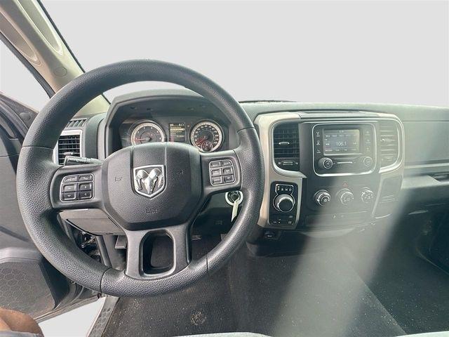 RAM 1500 4WD Quad Cab 140.5" SLT 2016