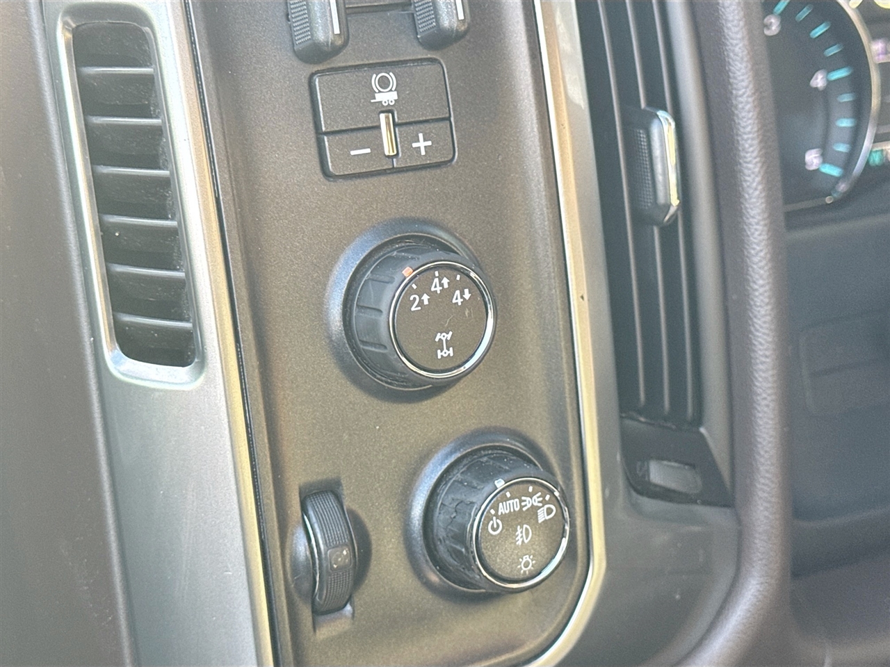 Chevrolet Silverado 3500HD Built After Aug 14 4WD Crew Cab 153.7" LT 2015