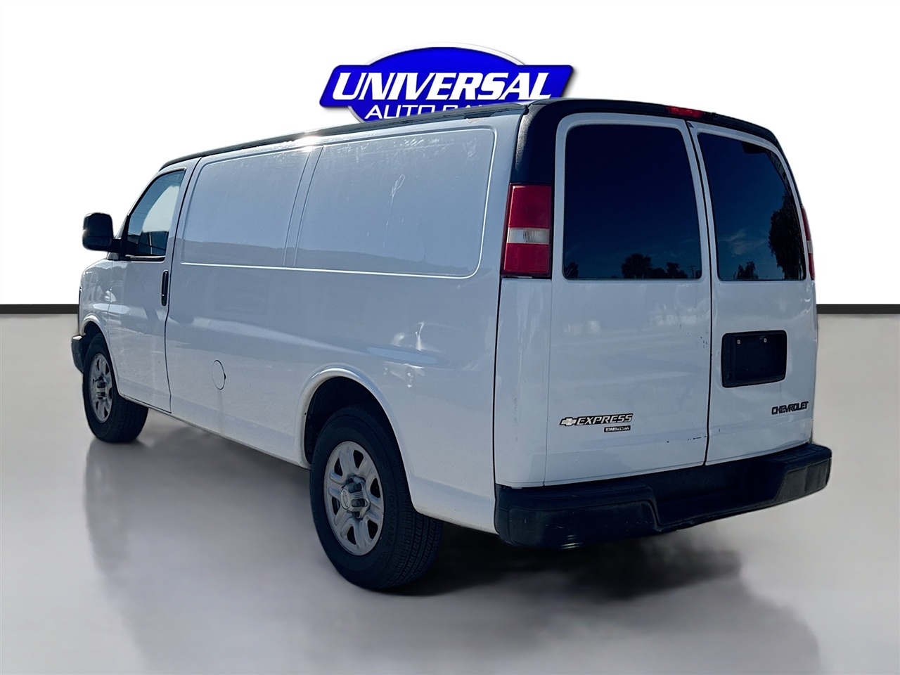 Chevrolet Express Cargo Van RWD 1500 135" 2012