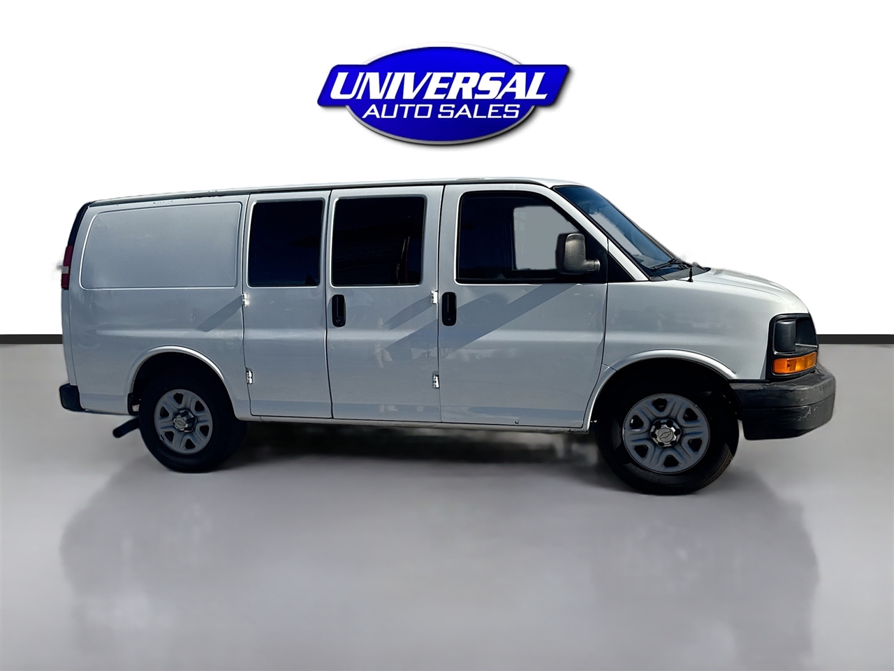 Chevrolet Express Cargo Van RWD 1500 135" 2012