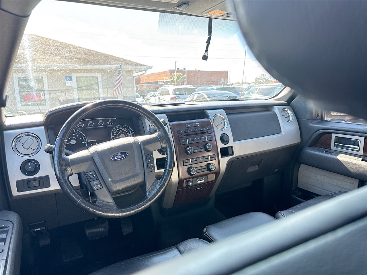 Ford F-150 4WD SuperCrew 145" Platinum 2012