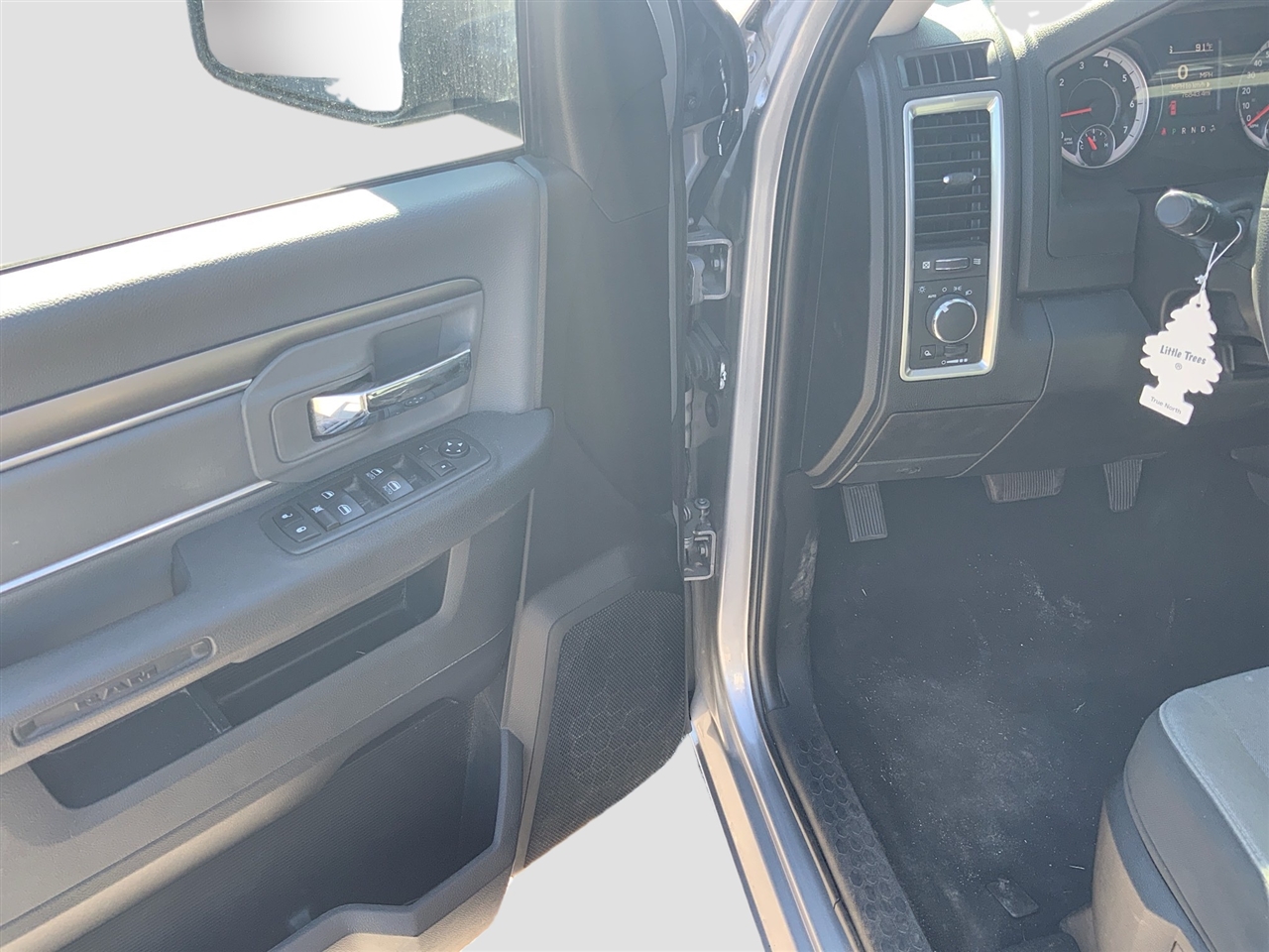 RAM 1500 Classic Warlock 4x2 Crew Cab 5'7" Box 2021